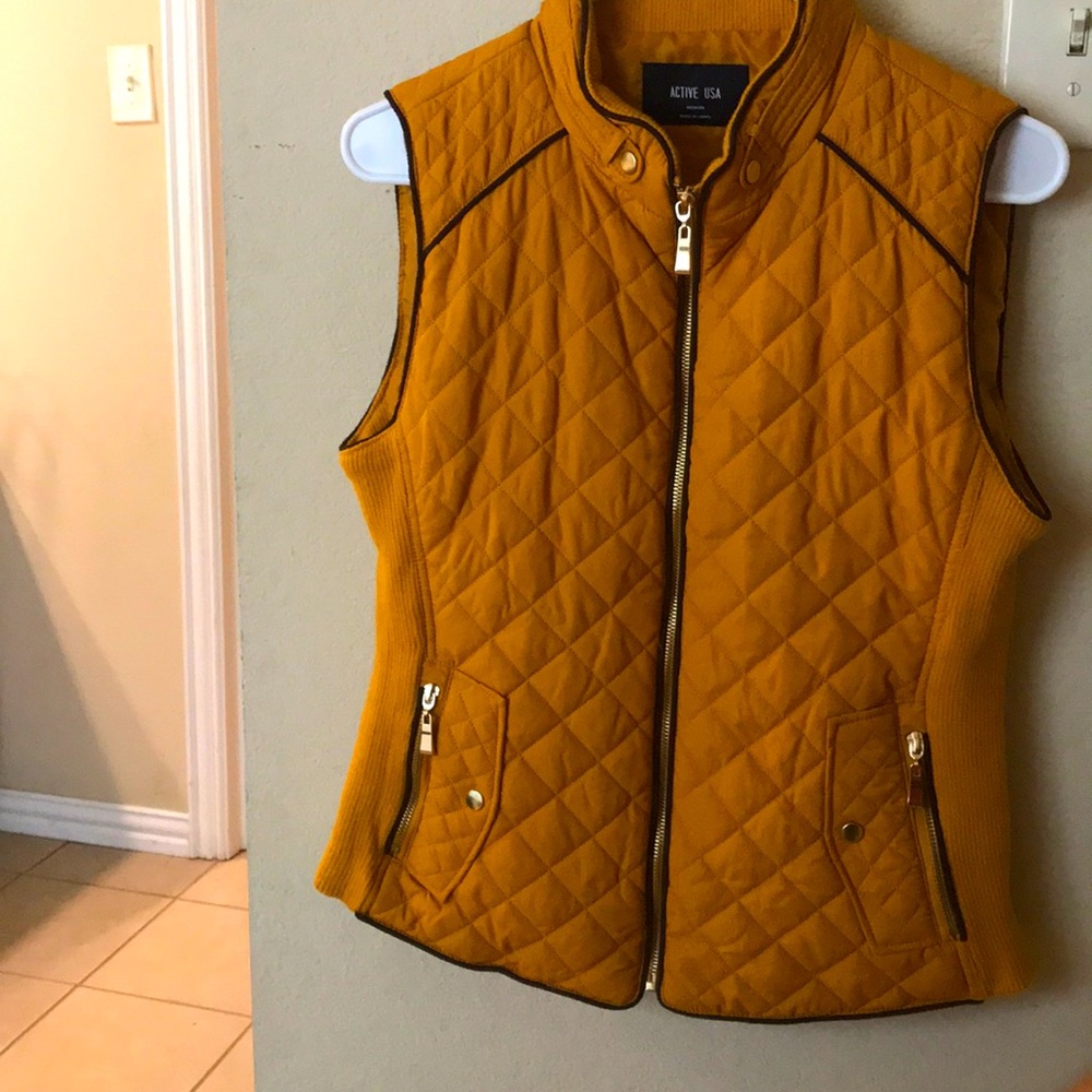 Mustard vest